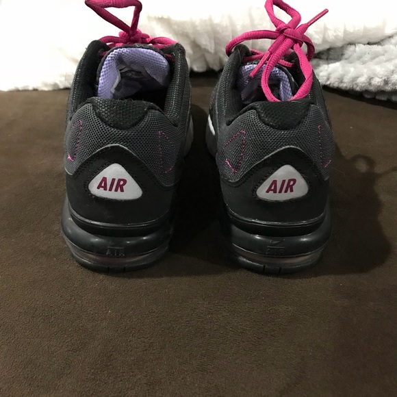 Women’s Nike size 6 1/2 - Picture 3 of 4